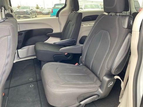Used 2023 Chrysler Voyager LX FWD image 17