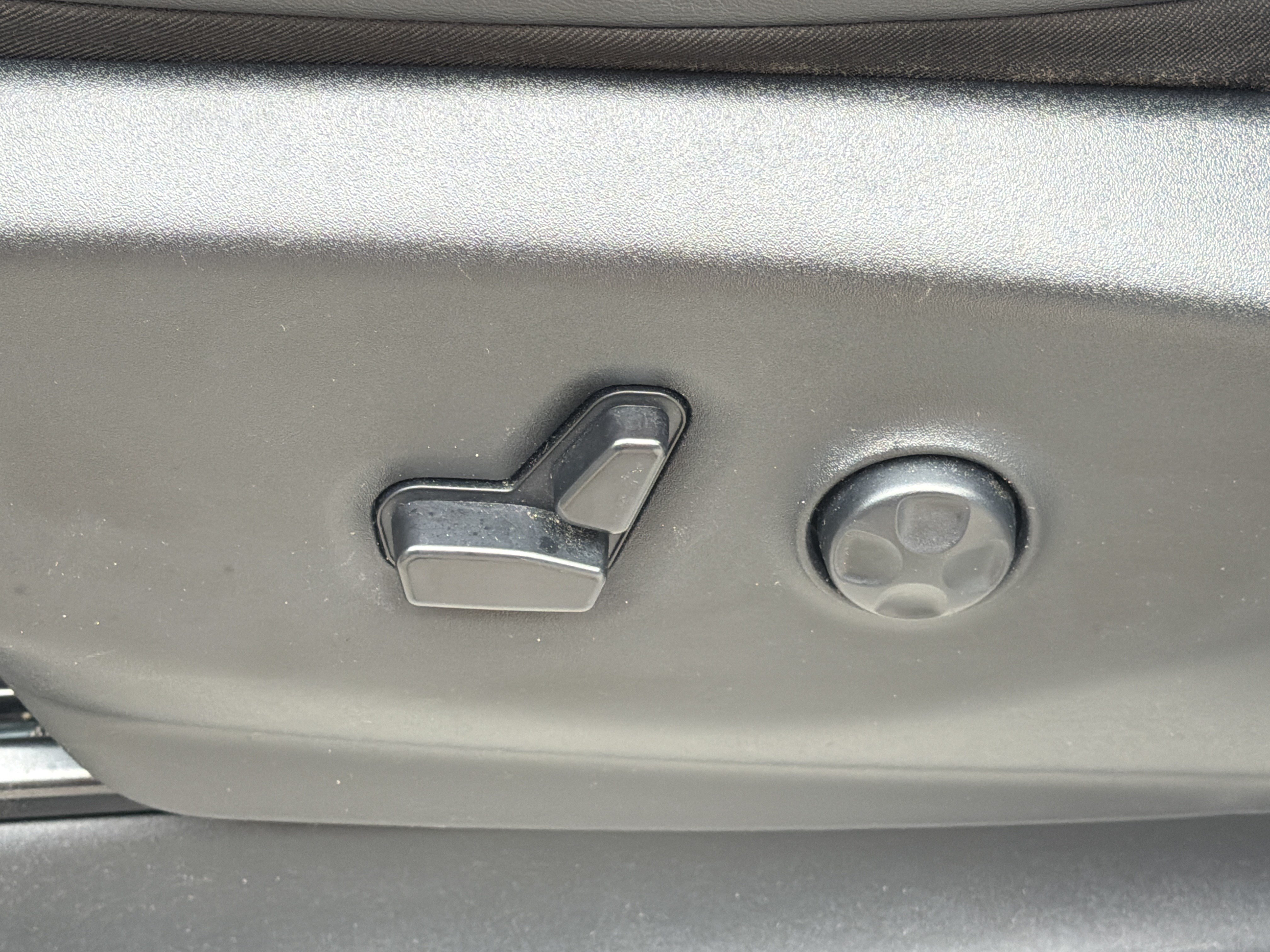 Used 2024 Chrysler Pacifica Touring-L FWD image 17