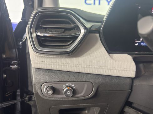 Used 2024 Chevrolet TrailBlazer LT w/ LT Cold Weather Package FWD image 17