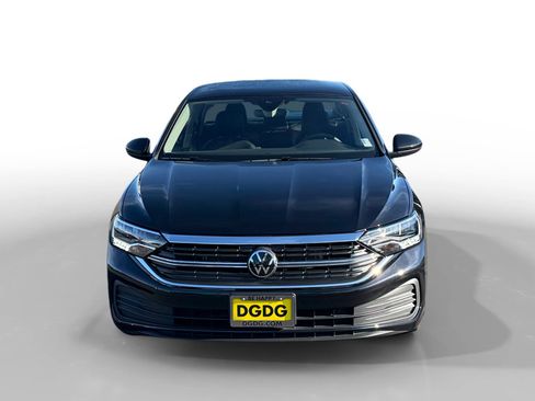 Used 2024 Volkswagen Jetta SE image 8