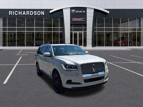 Used 2024 Lincoln Navigator Reserve AWD/4WD image 8