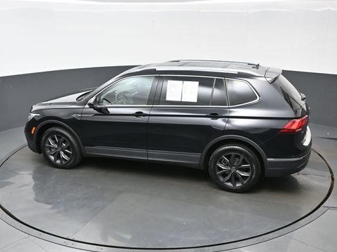 Used 2022 Volkswagen Tiguan SE AWD/4WD image 39