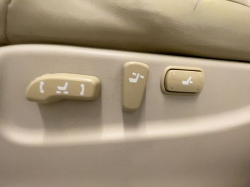 Used 2011 INFINITI QX56 4WD w/ Theater Pkg image 19