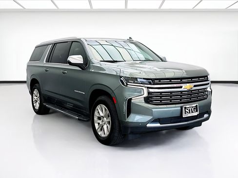 Used 2023 Chevrolet Suburban Premier RWD image 3