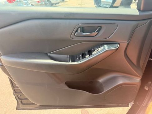 Used 2024 Nissan Rogue S FWD image 7