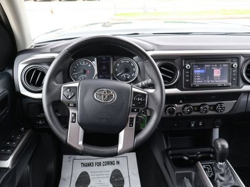 Used 2019 Toyota Tacoma SR5 AWD/4WD image 10