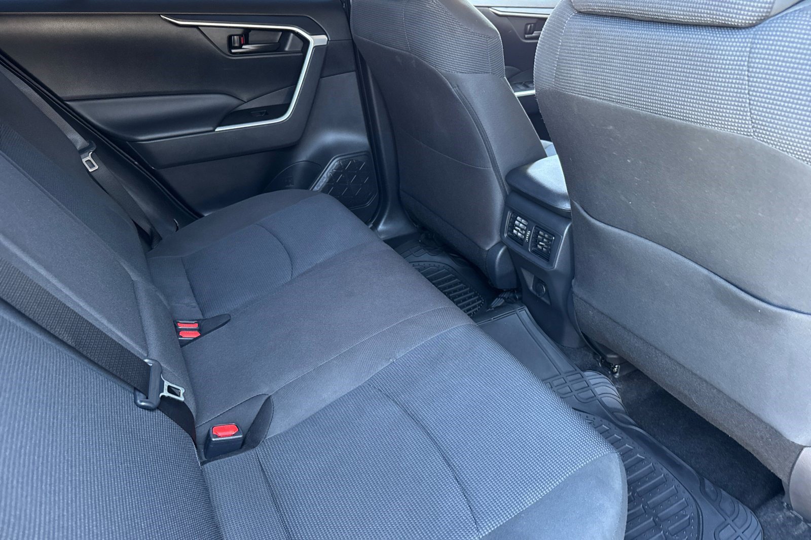 Used 2023 Toyota RAV4 LE FWD image 32