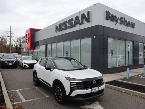 Certified 2025 Nissan Kicks SV image 2