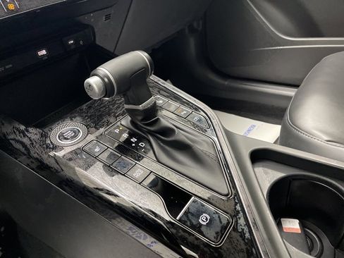 Used 2024 Kia Niro EX Touring image 33