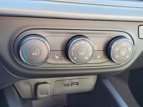 New 2026 Chevrolet Trax RS w/ Sunroof Package image 18