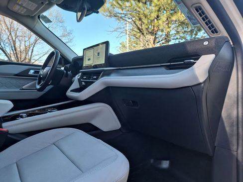 Certified 2025 Ford Explorer Platinum w/ LUX Leather Package image 35