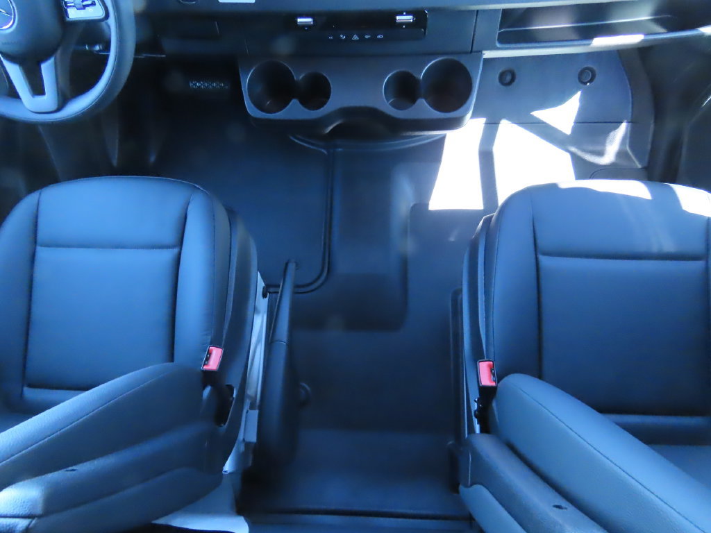 Used 2024 Mercedes-Benz Sprinter 2500 image 17