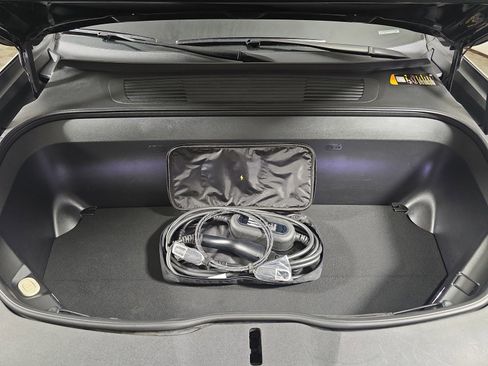 Used 2022 Rivian R1T Launch Edition image 14