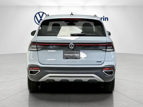 New 2026 Volkswagen Taos SE image 4