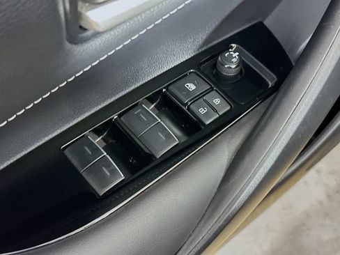 Used 2022 Toyota Corolla SE FWD image 9
