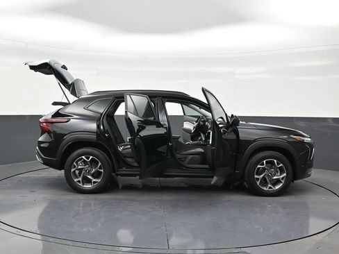 Used 2025 Chevrolet Trax LT w/ Driver Confidence Package FWD image 29