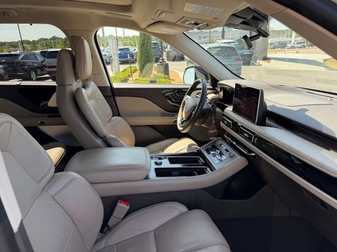Used 2022 Lincoln Aviator Reserve w/ Equipment Group 201A AWD/4WD image 12