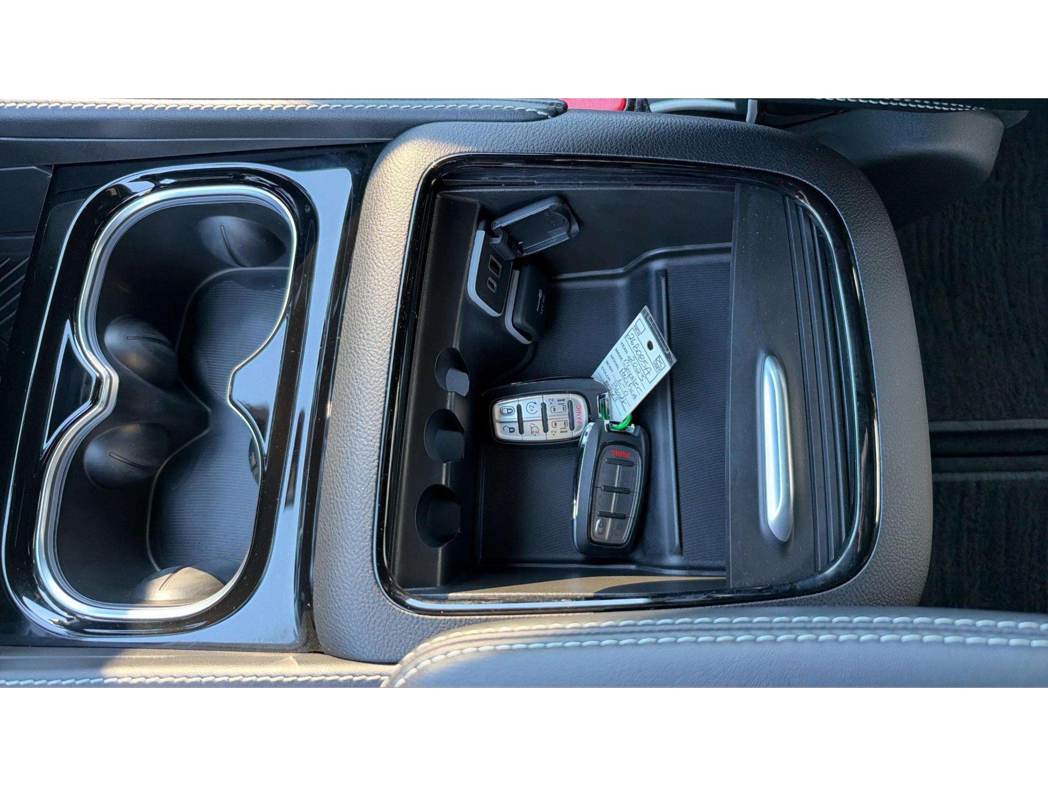 Used 2025 Chrysler Pacifica Limited FWD image 24