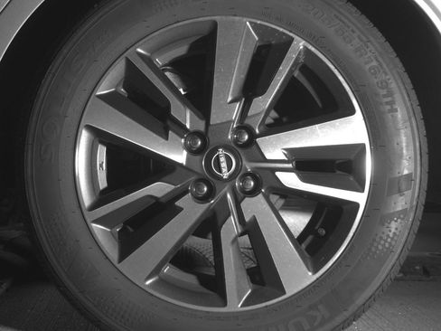 Used 2025 Nissan Versa SV image 14