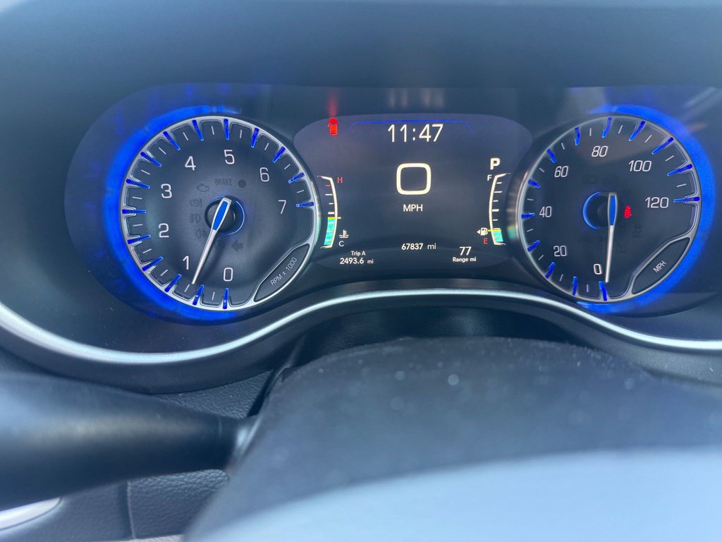 Used 2023 Chrysler Pacifica Touring-L FWD image 29