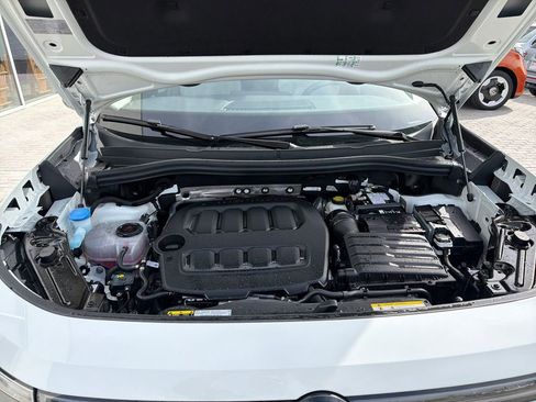 Certified 2025 Volkswagen Tiguan SE image 23