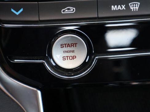 Used 2019 Jaguar XE Premium image 26