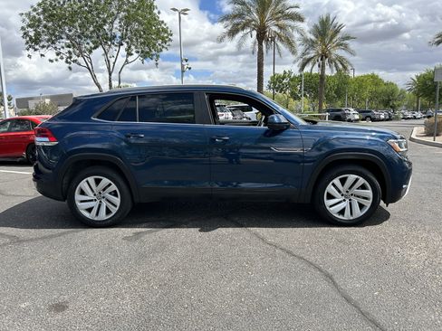 Used 2023 Volkswagen Atlas Cross Sport SE w/ Panoramic Sunroof Package FWD image 5