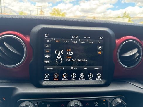 Used 2022 Jeep Wrangler Rubicon AWD/4WD image 14
