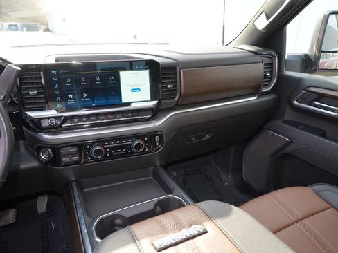 Used 2025 Chevrolet Silverado 3500 High Country w/ High Country Premium Package AWD/4WD image 22