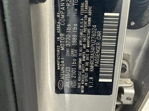 Used 2023 Hyundai Venue SEL FWD image 3