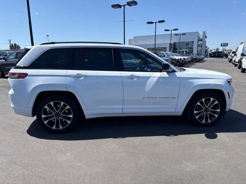 Used 2023 Jeep Grand Cherokee Overland w/ Advanced Protech Group III AWD/4WD image 15