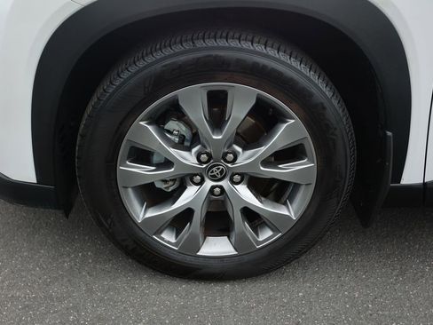 Used 2024 Toyota Grand Highlander FWD image 11