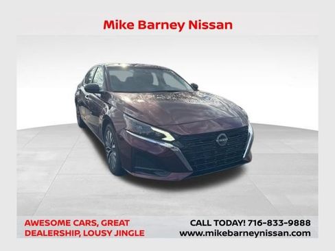 Used 2024 Nissan Altima 2.5 SV image 1