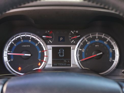 Used 2018 Toyota 4Runner SR5 AWD/4WD image 17