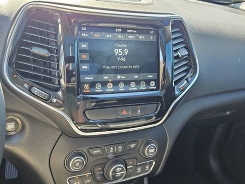 Used 2022 Jeep Cherokee Limited image 24