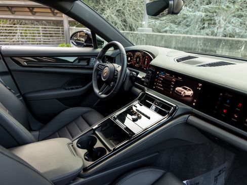 Certified 2024 Porsche Panamera 4 image 47