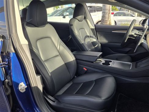 Used 2023 Tesla Model 3 Standard Range image 18