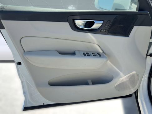 Certified 2023 Volvo XC60 T8 Ultimate w/ Climate Package image 20