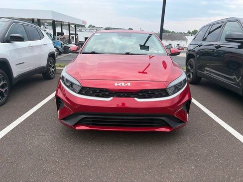 Used 2022 Kia Forte LXS w/ LXS Technology Package FWD image 2