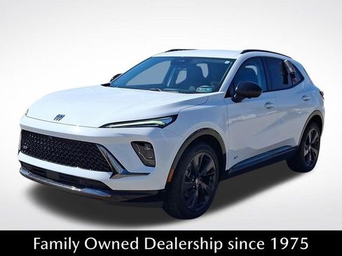 Used 2025 Buick Envision Sport Touring image 3