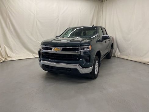 Used 2025 Chevrolet Silverado 1500 LT image 2