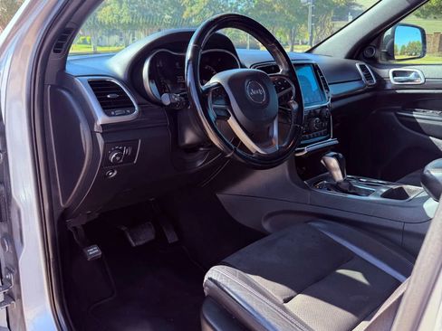 Used 2020 Jeep Grand Cherokee Altitude image 14