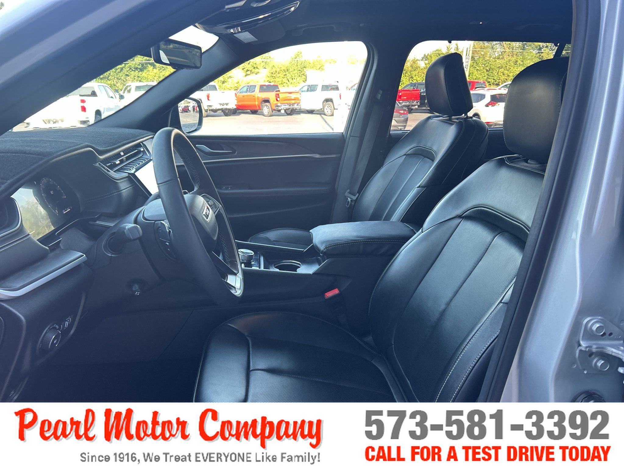 Used 2024 Jeep Grand Cherokee L Limited w/ Luxury Tech Group II AWD/4WD image 11