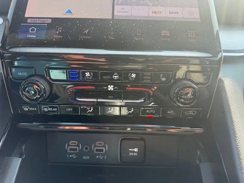 Used 2023 Jeep Grand Cherokee Overland AWD/4WD image 14