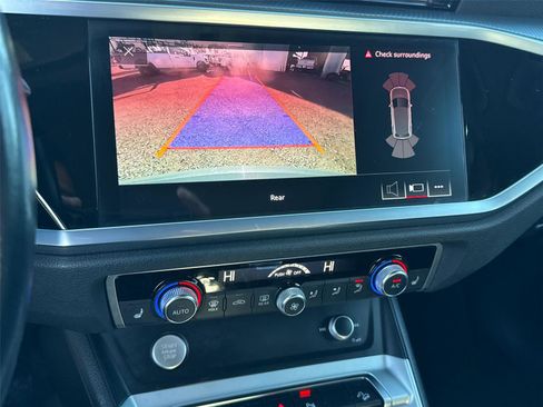 Used 2020 Audi Q3 2.0T Premium Plus w/ Premium Plus Package AWD/4WD image 31