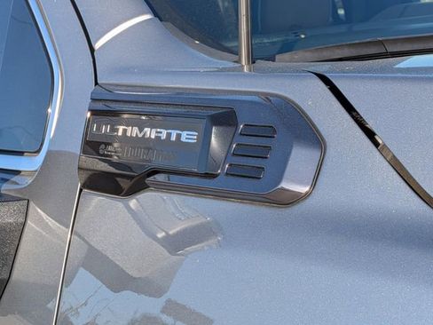 Used 2025 GMC Sierra 2500 Denali Ultimate image 12
