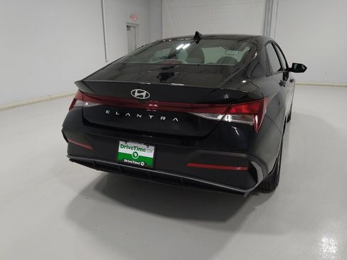 Used 2025 Hyundai Elantra SE image 7
