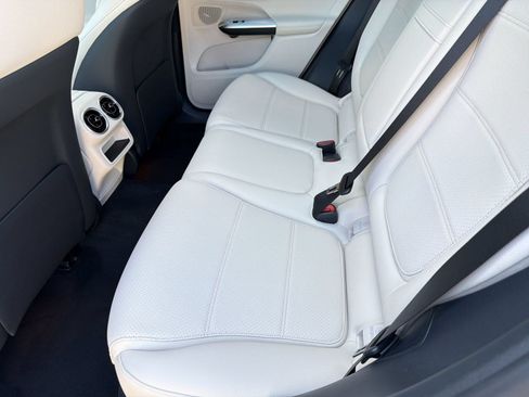 Used 2026 Mercedes-Benz GLC 300 image 27