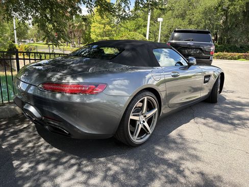 Used 2018 Mercedes-Benz AMG GT Roadster image 2