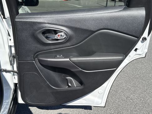 Used 2022 Jeep Cherokee Latitude Lux image 21